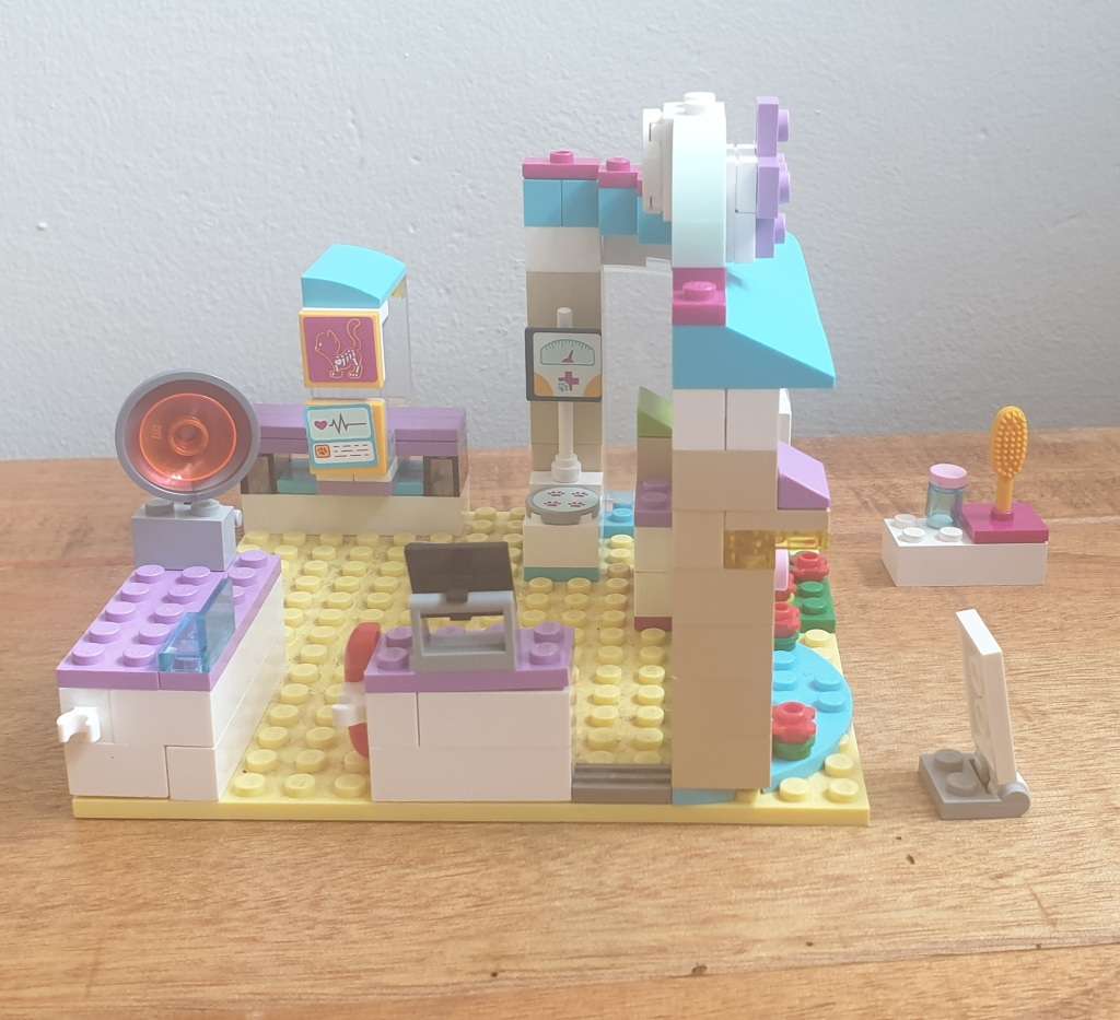 LEGO Friends Vet Clinic Incomplete Set